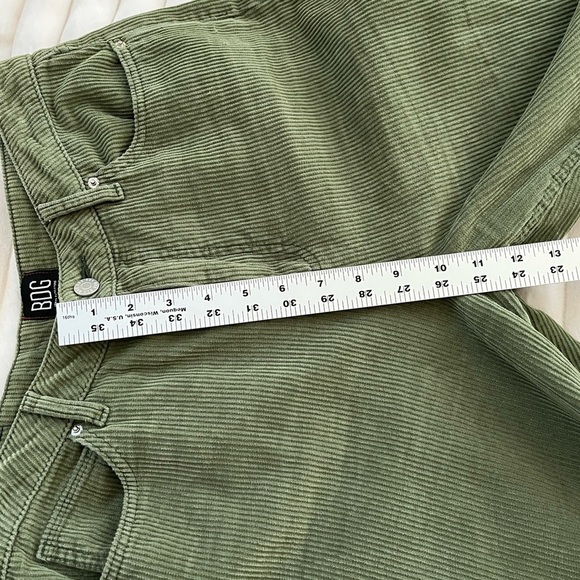 Urban Outfitters BDG Mom High Rise Corduroy Pant Moss Green Size 28 - Picture 13 of 15